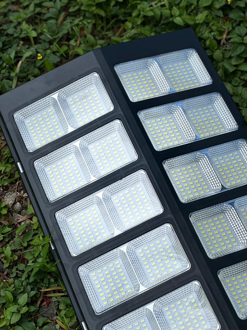 Alumbrado Con Panel Solar de 6,000 watts