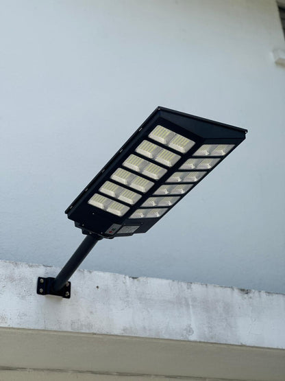 Alumbrado Con Panel Solar de 6,000 watts