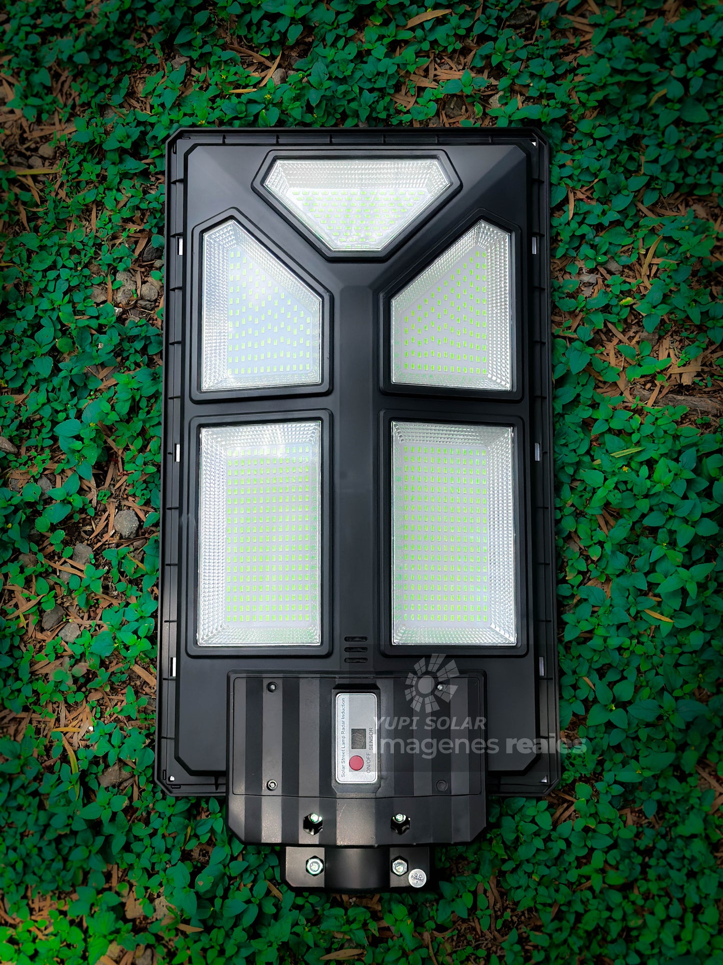 Alumbrado Profesional Panel Solar de 1,600 watts