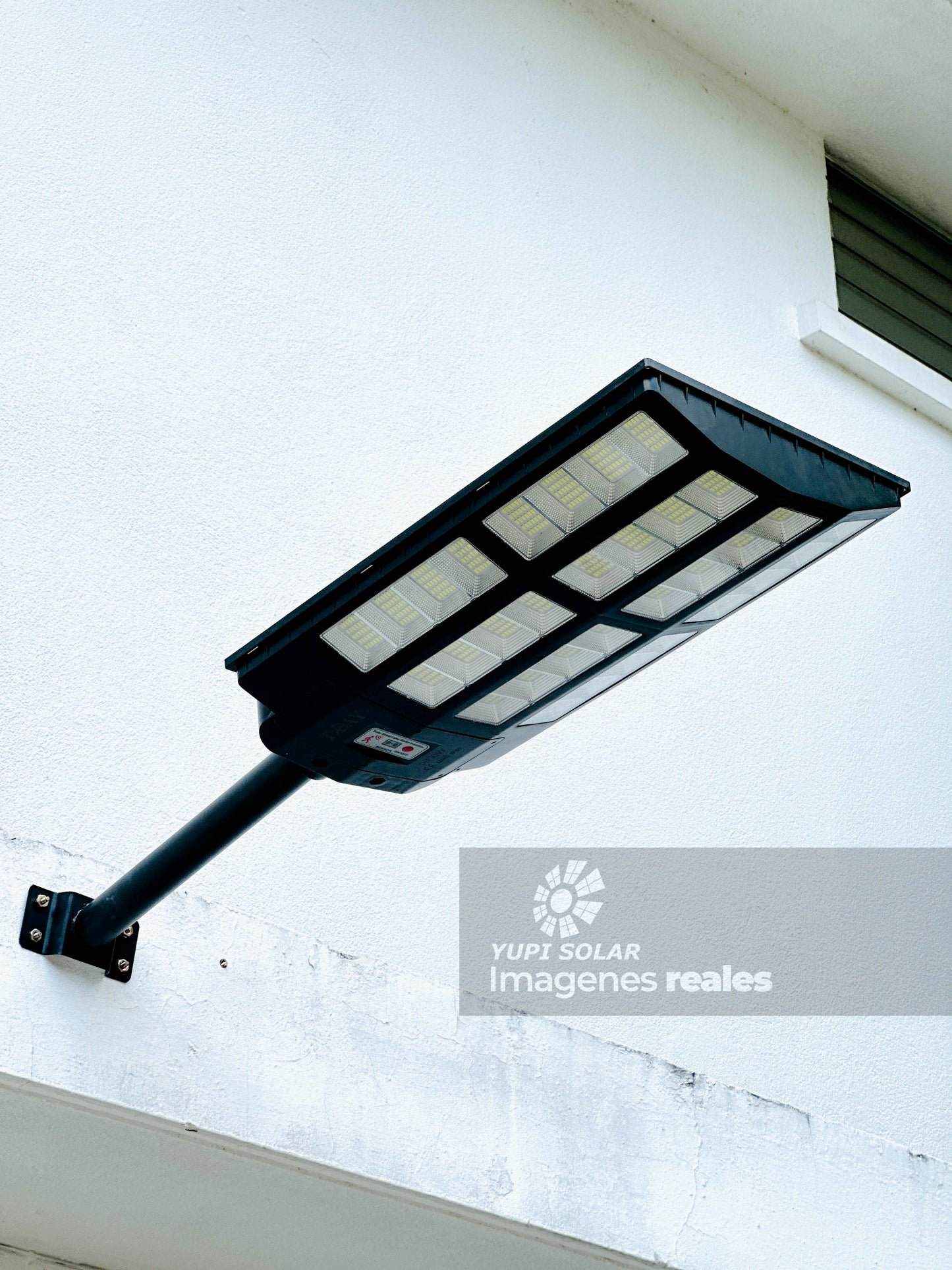 Alumbrado Profecional Panel Solar de 8,000 watts