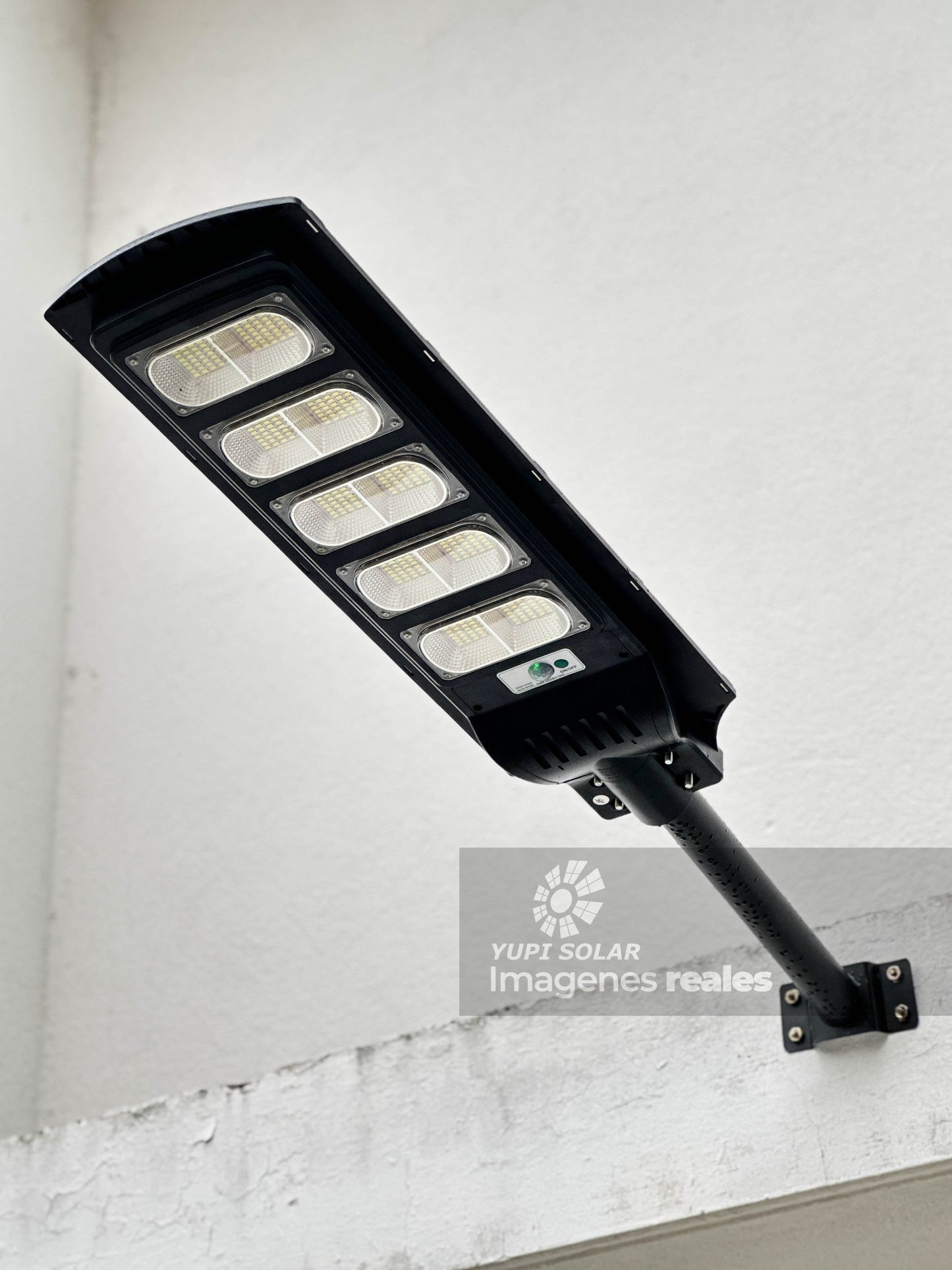 Alumbrado Profecional Panel Solar de 2,000 watts