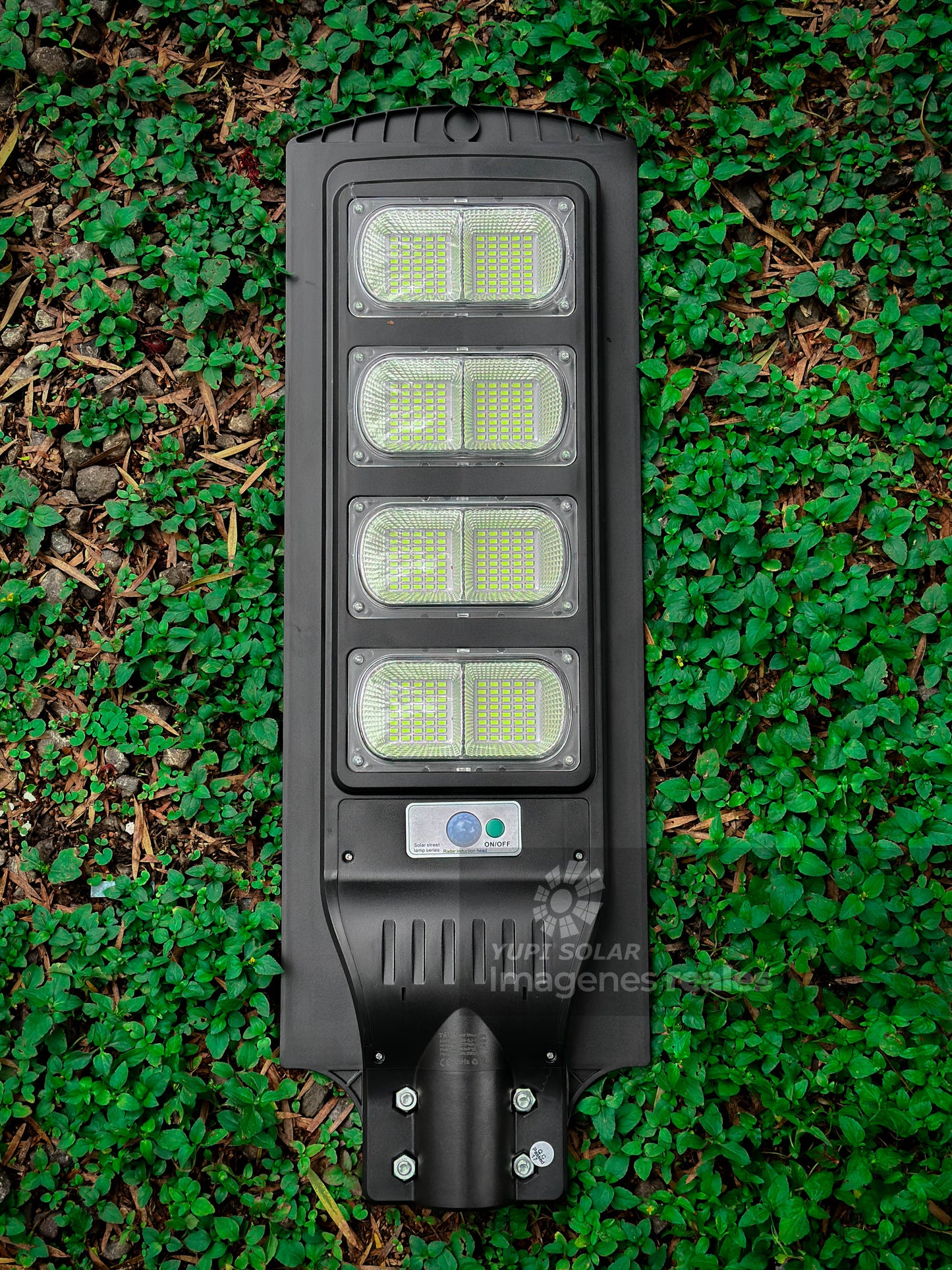 Alumbrado Profecional Panel Solar de 1,600 watts