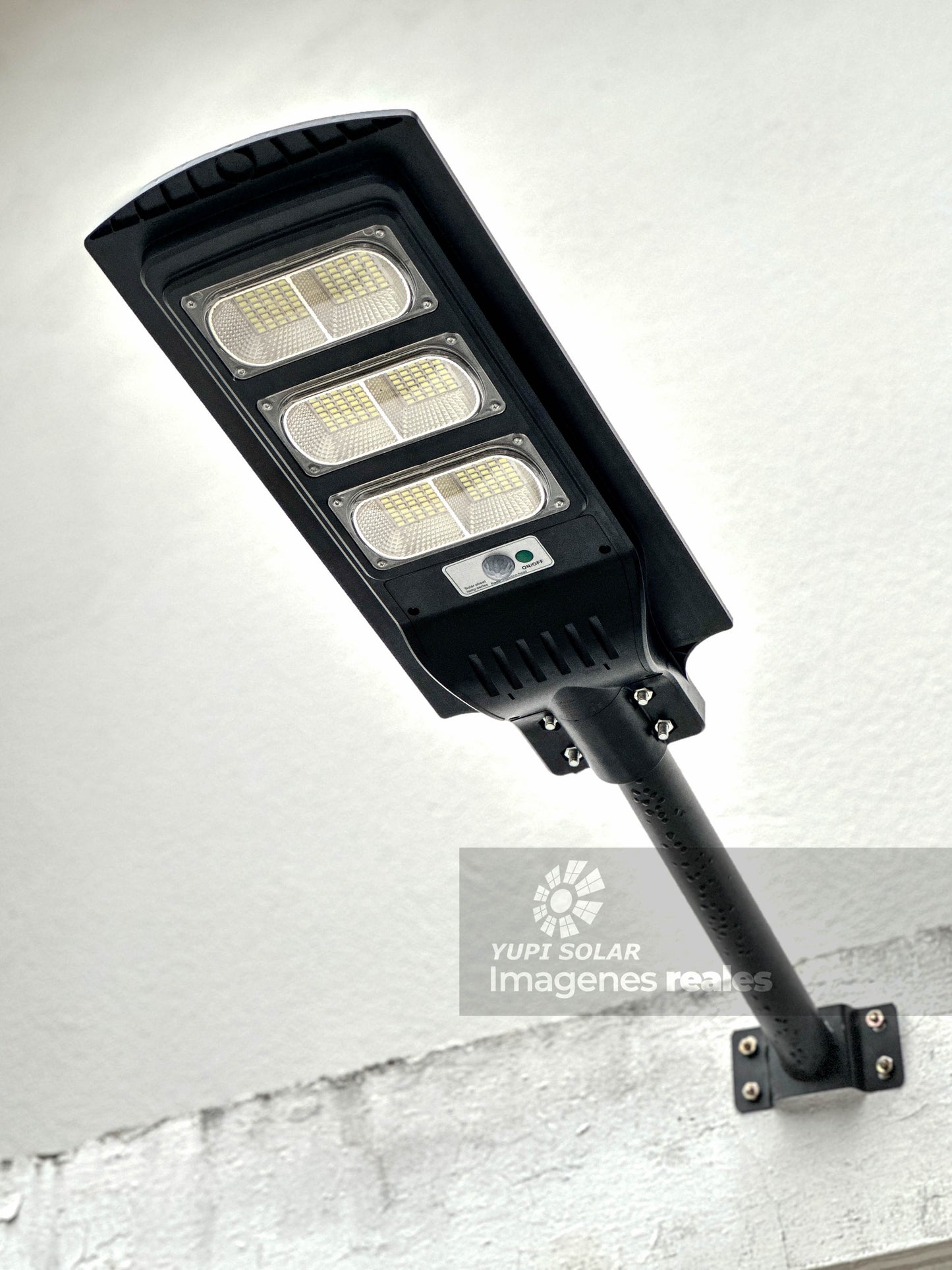 Alumbrado Profecional Panel Solar de 1,200 watts
