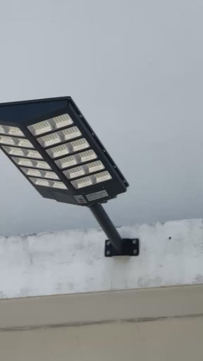 Alumbrado Con Panel Solar de 6,000 watts